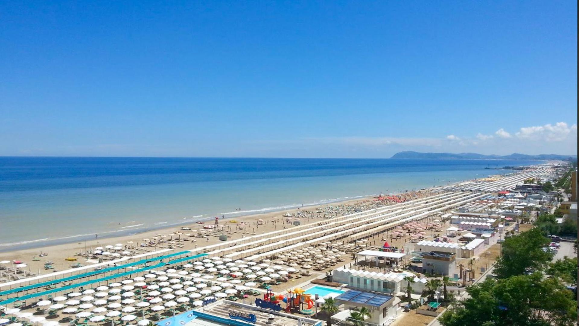 Hotel Avana Fronte Mare Ричоне Екстериор снимка