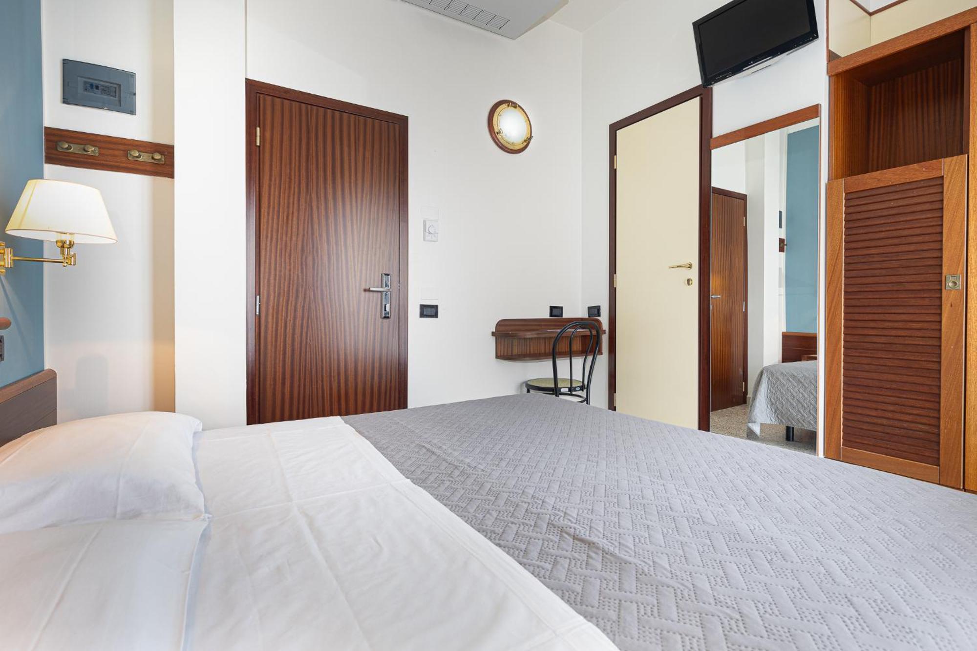 Hotel Avana Fronte Mare Ричоне Екстериор снимка