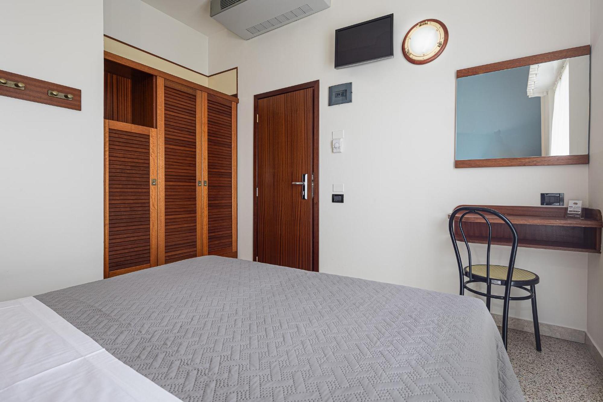Hotel Avana Fronte Mare Ричоне Екстериор снимка