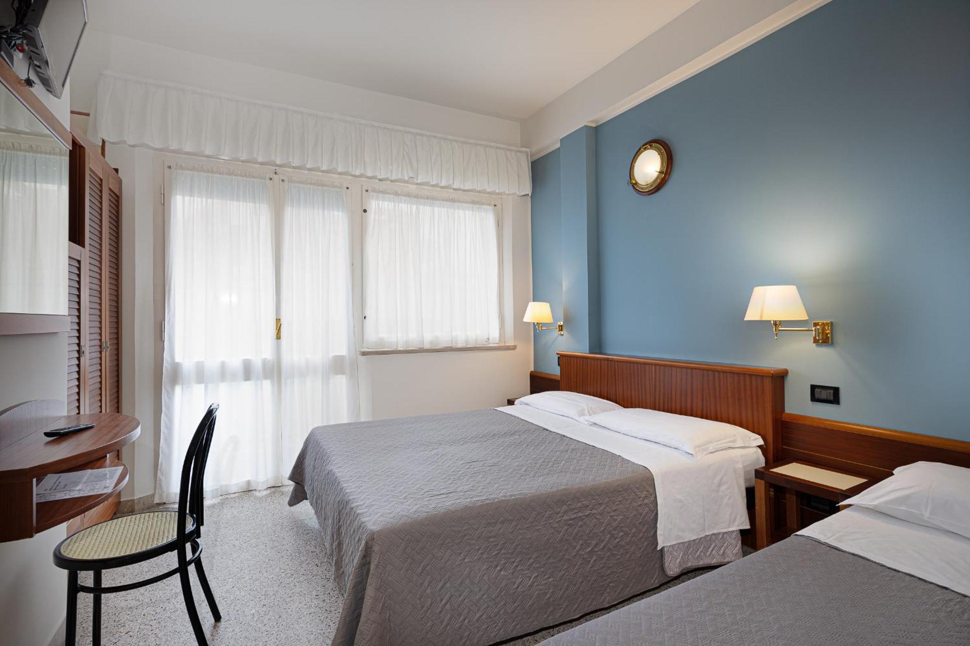 Hotel Avana Fronte Mare Ричоне Екстериор снимка