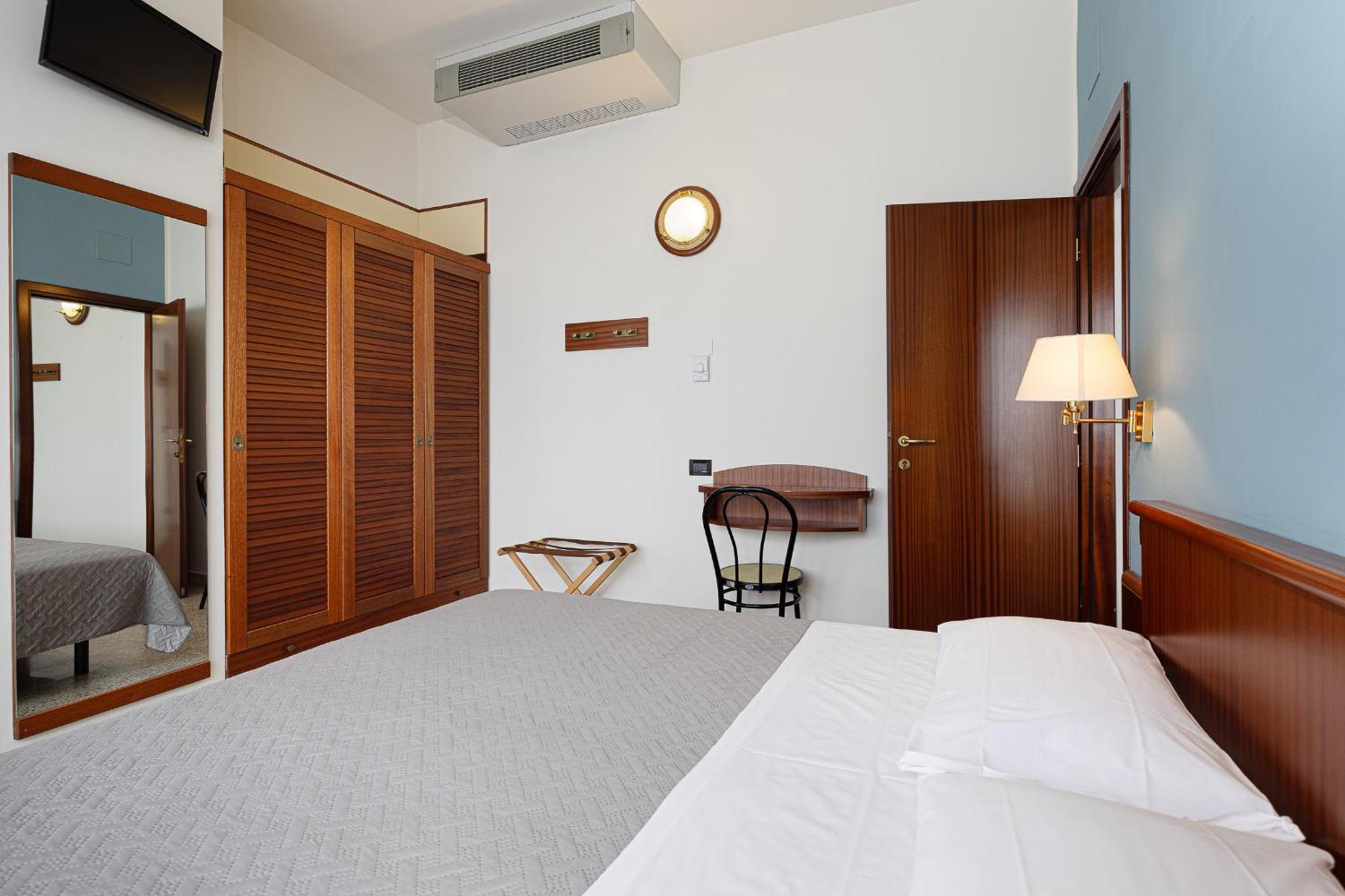 Hotel Avana Fronte Mare Ричоне Екстериор снимка