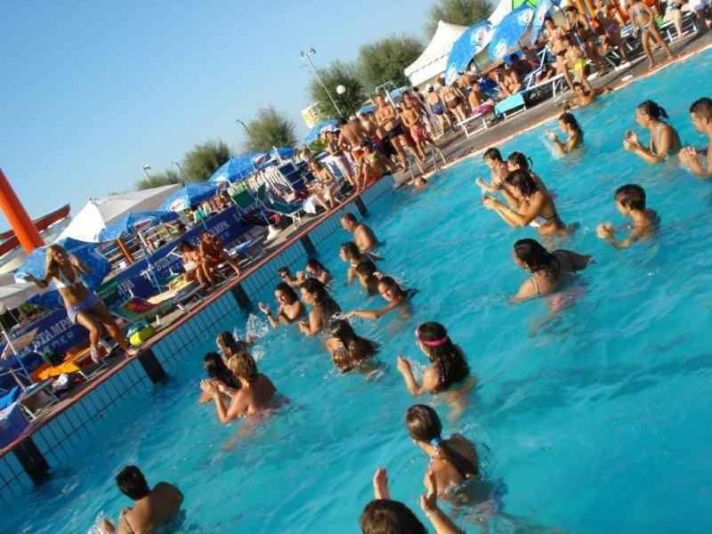 Hotel Avana Fronte Mare Ричоне Екстериор снимка
