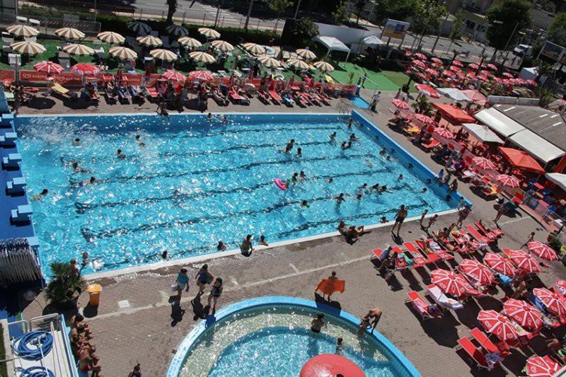 Hotel Avana Fronte Mare Ричоне Екстериор снимка