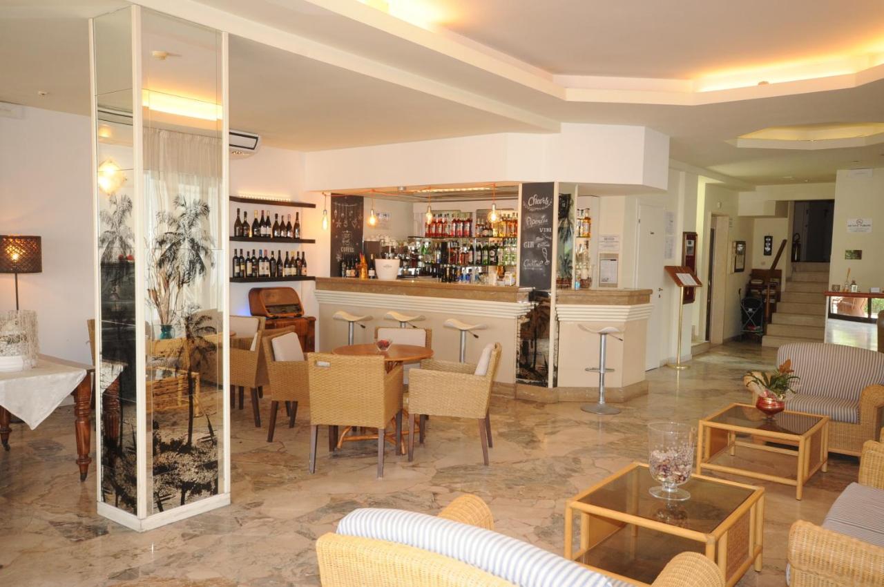 Hotel Avana Fronte Mare Ричоне Екстериор снимка