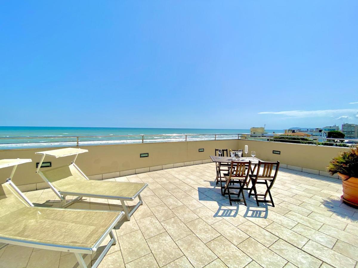 Hotel Avana Fronte Mare Ричоне Екстериор снимка