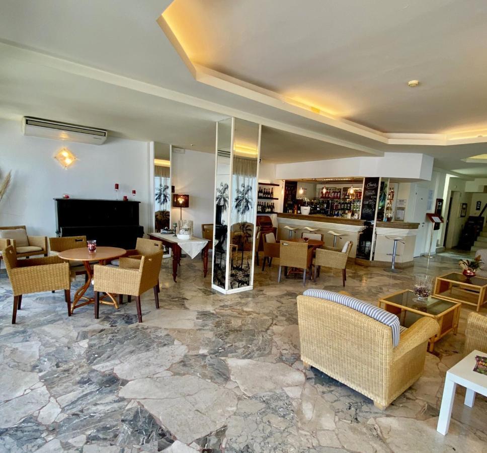 Hotel Avana Fronte Mare Ричоне Екстериор снимка