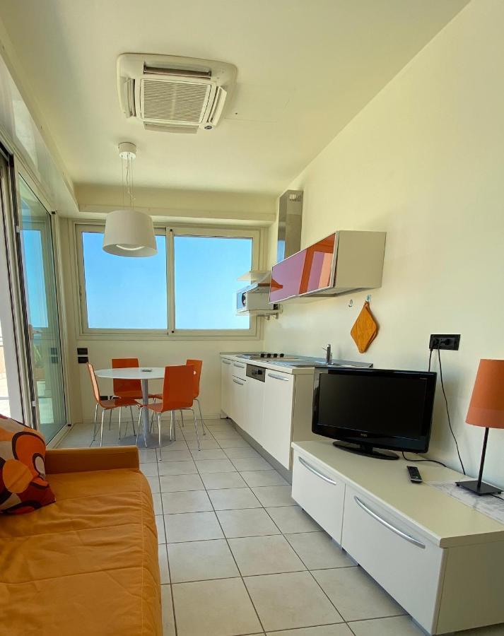 Hotel Avana Fronte Mare Ричоне Екстериор снимка